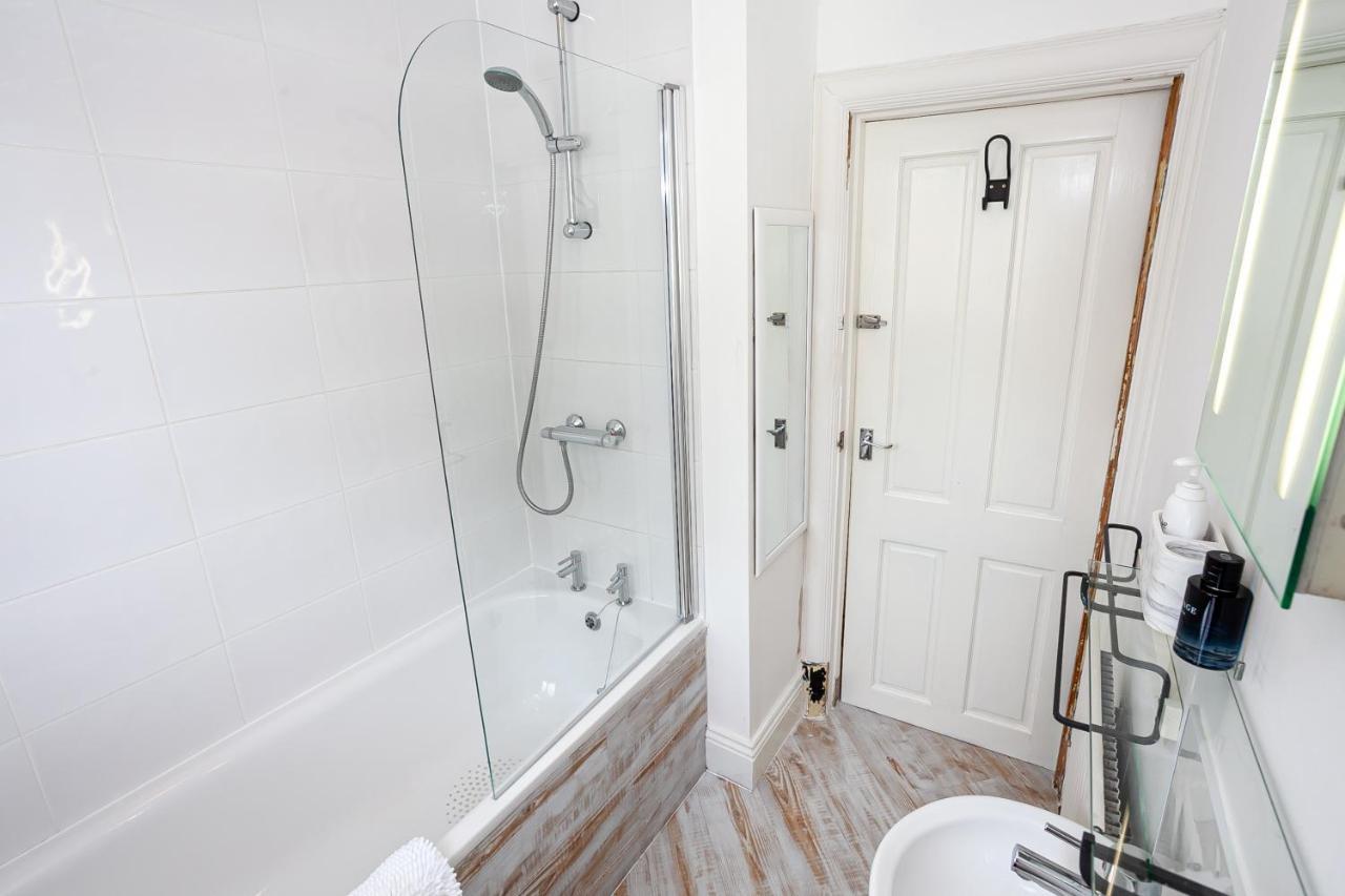 Cosy 2 Bed Apartment - Close To Leeds Centre エクステリア 写真